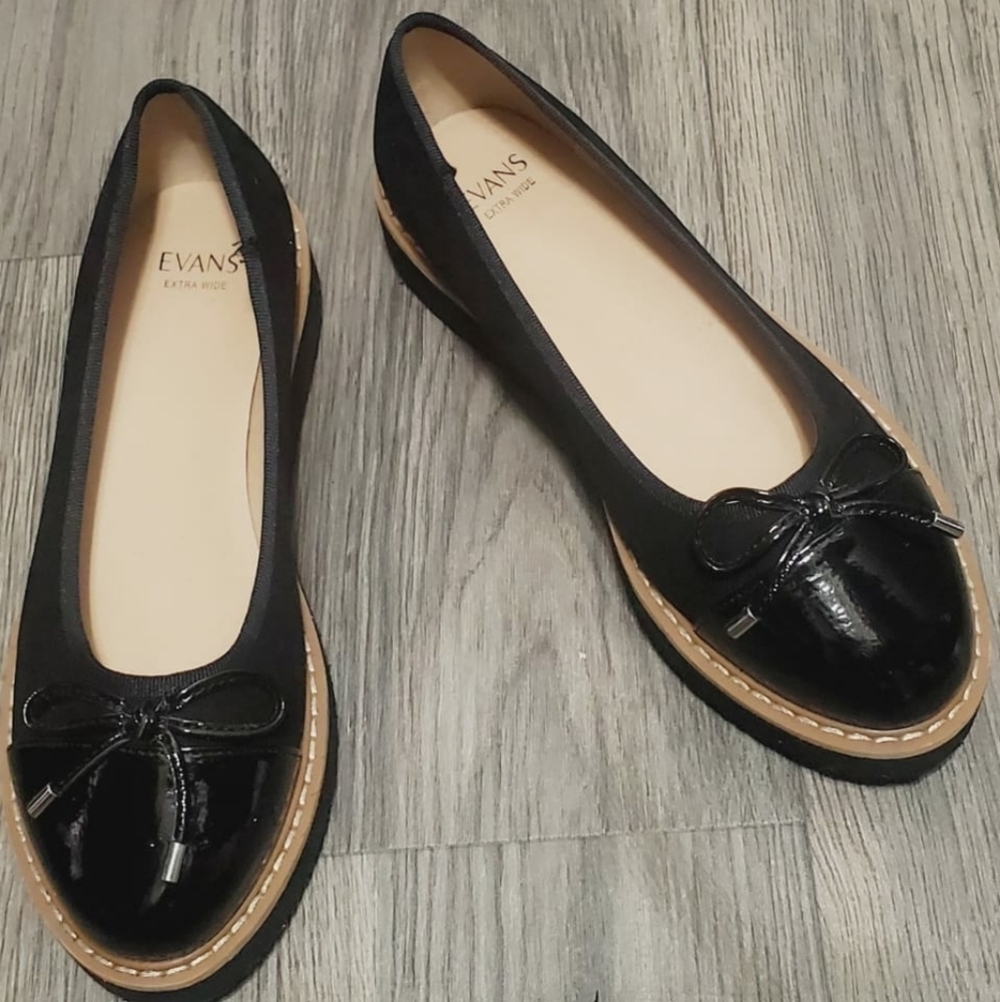 EVANS WIDE FIT Franz patent Leather Women's Flat Shoe Size 7W 🌴 - Picture 3 of 11